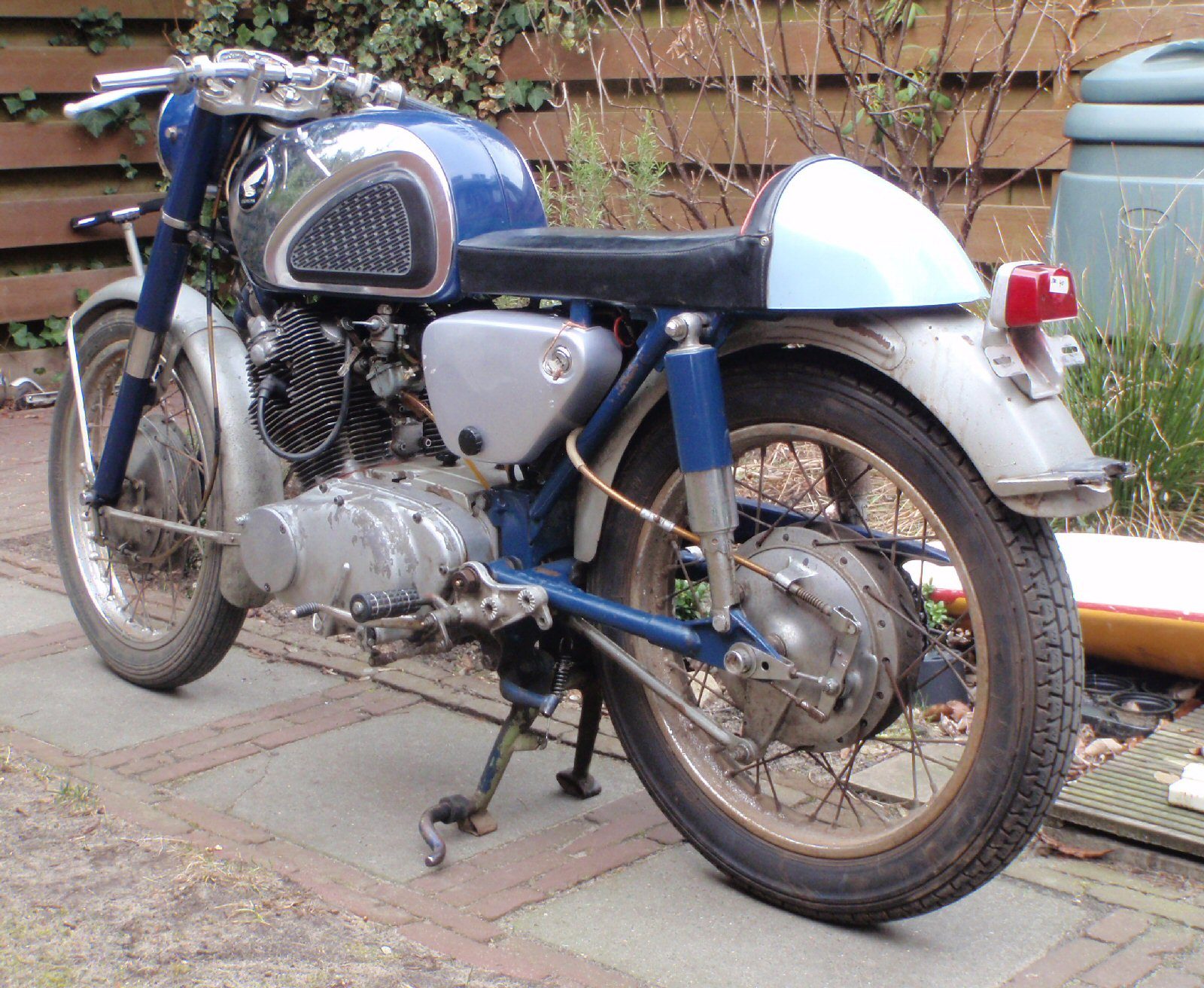 CB72 62.jpg